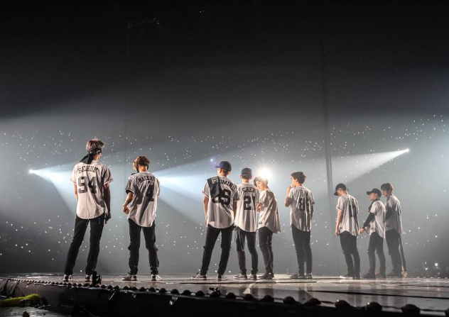 「张艺兴」张艺兴演唱会,十年的兄弟无一人现身,两年情谊的他们却鼎力支持