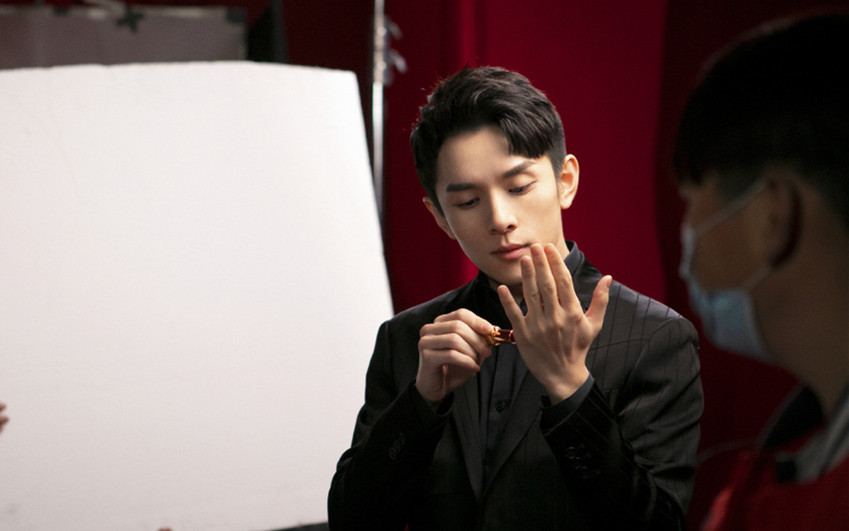 李佳琦■李佳琦拒邀《向往的生活》,教科书式回应让人叫绝,活该你火!