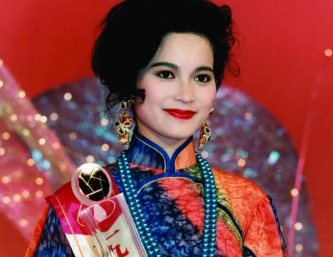 吴京|当年嫌弃吴京配不上她，抛弃吴京转身嫁给富豪，如今成卖鱼大婶