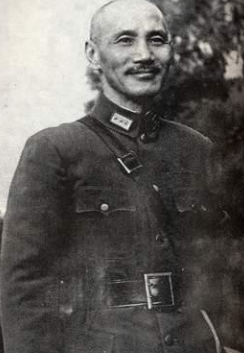 苏联|江青骑马逞能致周恩来受伤，毛主席怒斥江青：你出什么风头？