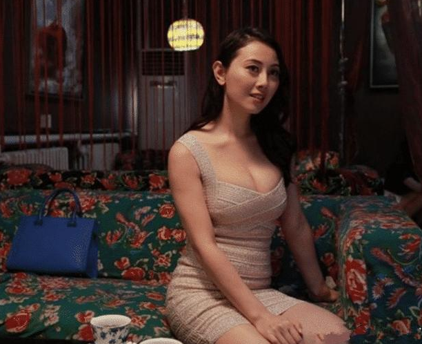 香港小姐|过气“港姐叛徒”空有34D靓身材，成名后无人问津，如今豪宅都难住得起