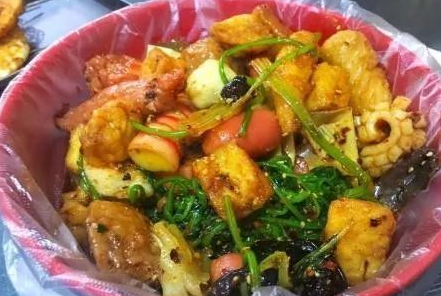 【过桥米线】它曾和麻辣烫齐名，现慢慢被人们慢慢遗忘，网友：不抗饿是硬伤