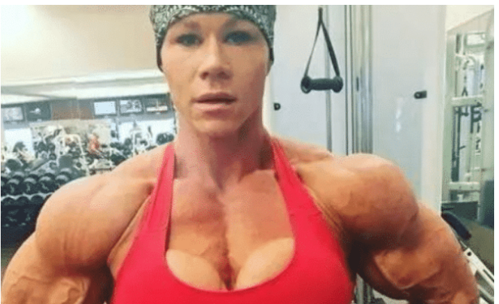 健身|46岁的女子健美冠军,浑身腱子肉,退役后转战成人片