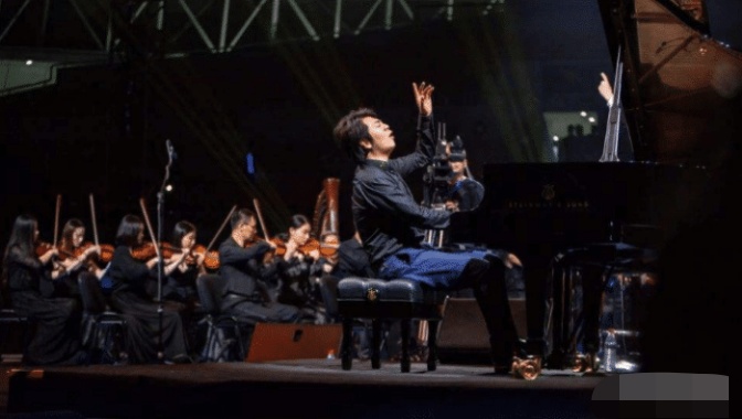 综艺节目|不务正业狂上综艺,带领妻子进攻娱乐圈,网友:他穷疯了吗?