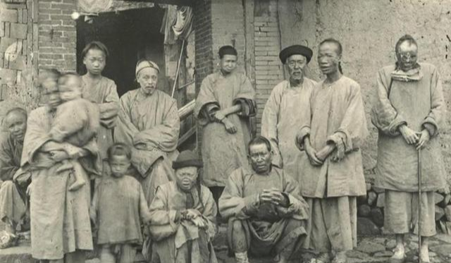 「刽子手」\晚清时期，刽子手砍头真实场景，令人唏嘘不已\