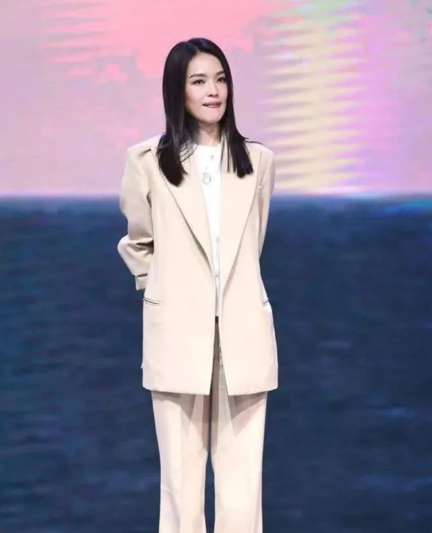 #舒淇#当39岁张柏芝撞上43岁舒淇,网友:终于知道女神与台妹的差距有多大了