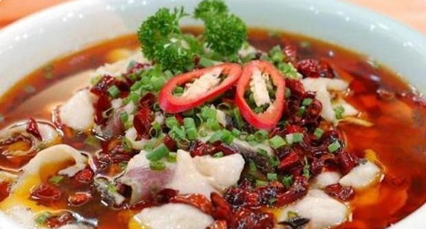 [炸鸡]原来下馆子常吃的水煮鱼，是这么做的，方法还挺简单