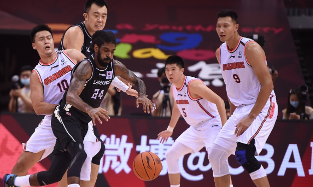 梅奥|下半场4分+被胡明轩血帽！梅奥最委屈一战，杨毅看衰言论成真