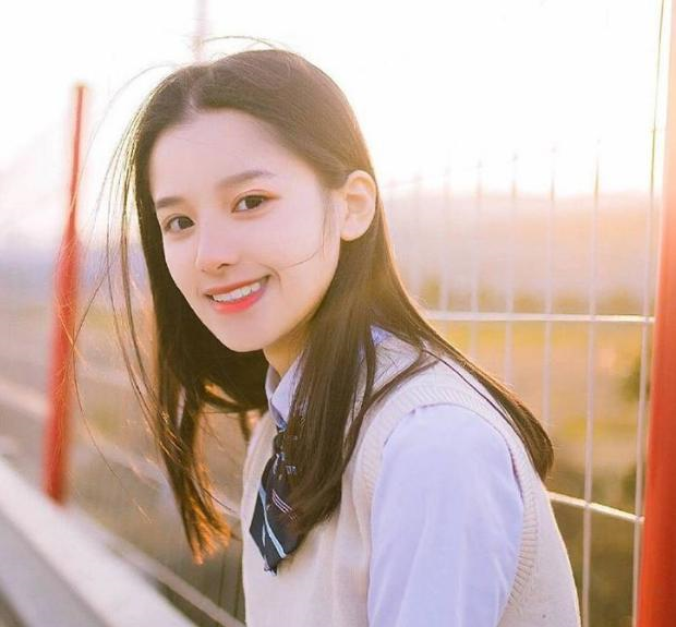 『张婧仪』《向往的生活》首播，张子枫荧屏迎来“大危机”，张婧仪大获好评