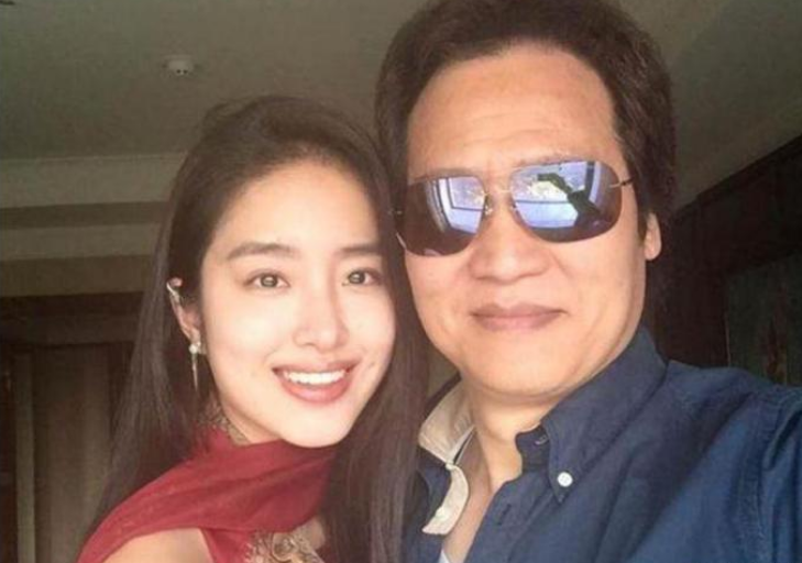 「刘亦菲」刘亦菲干爹女友晒生活照,满世界度假旅游,忘年恋爱十分享受