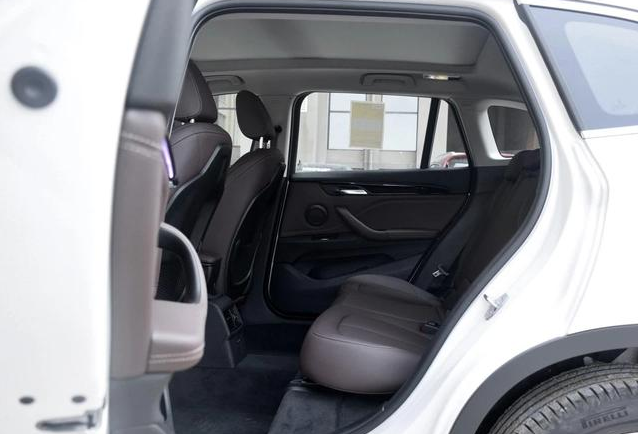 #宝马X1#宝马X1全款落地23.88万左右，价格与CRV和奇骏相差不多，但性价比高！