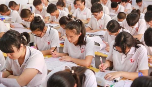 『』如果让初三学生参加高考语文，能及格吗？