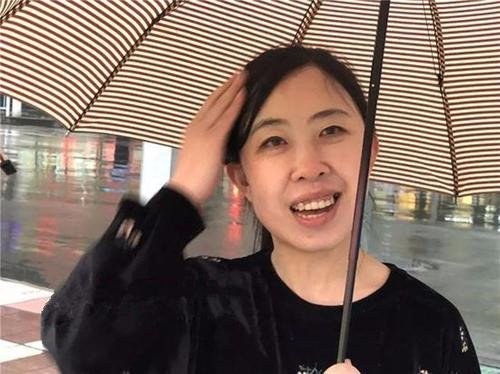 [刘德华]41岁杨丽娟现状, 与母亲住80元廉租房, 时隔12年再谈刘德华泪崩