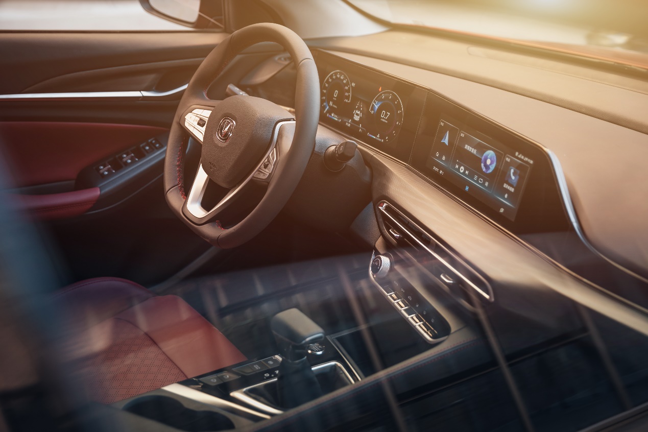 「长安逸动」长安逸动PLUS 预售16天订单破万 这让友商们情何以堪