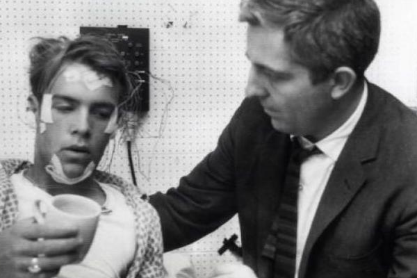 [睡眠]人能不睡觉吗？一男子撑了260个小时，后来他睡了多长时间？