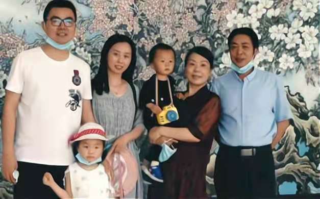 情人节|七夕情人节田静晒郭威做饭视频，画面十分温馨，网友表示太幸福了