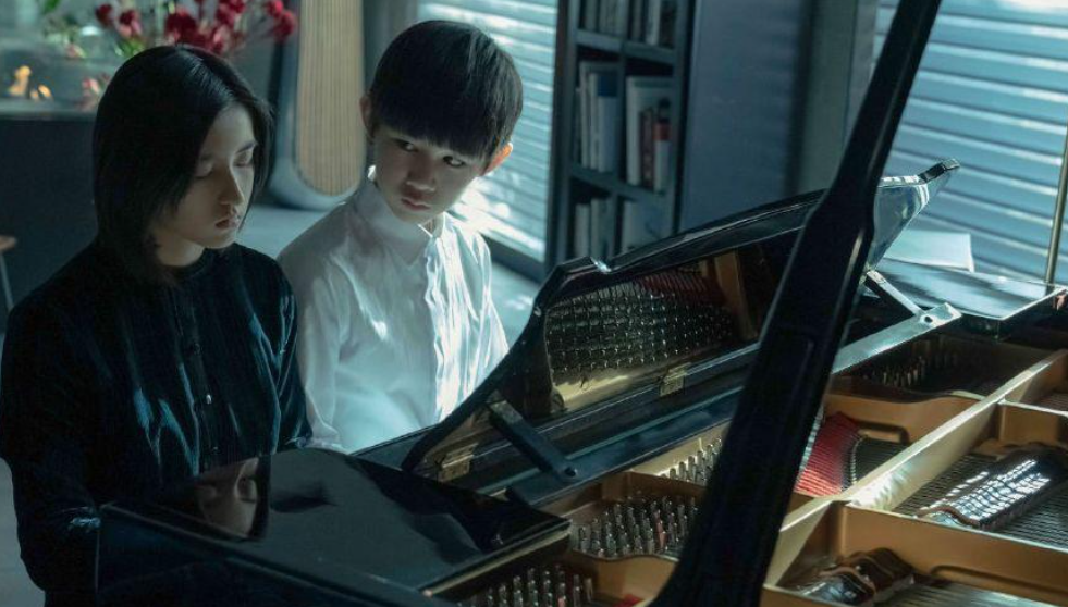 秘密访客|关于《秘密访客》的疑点，还有剧情究竟想表达啥？