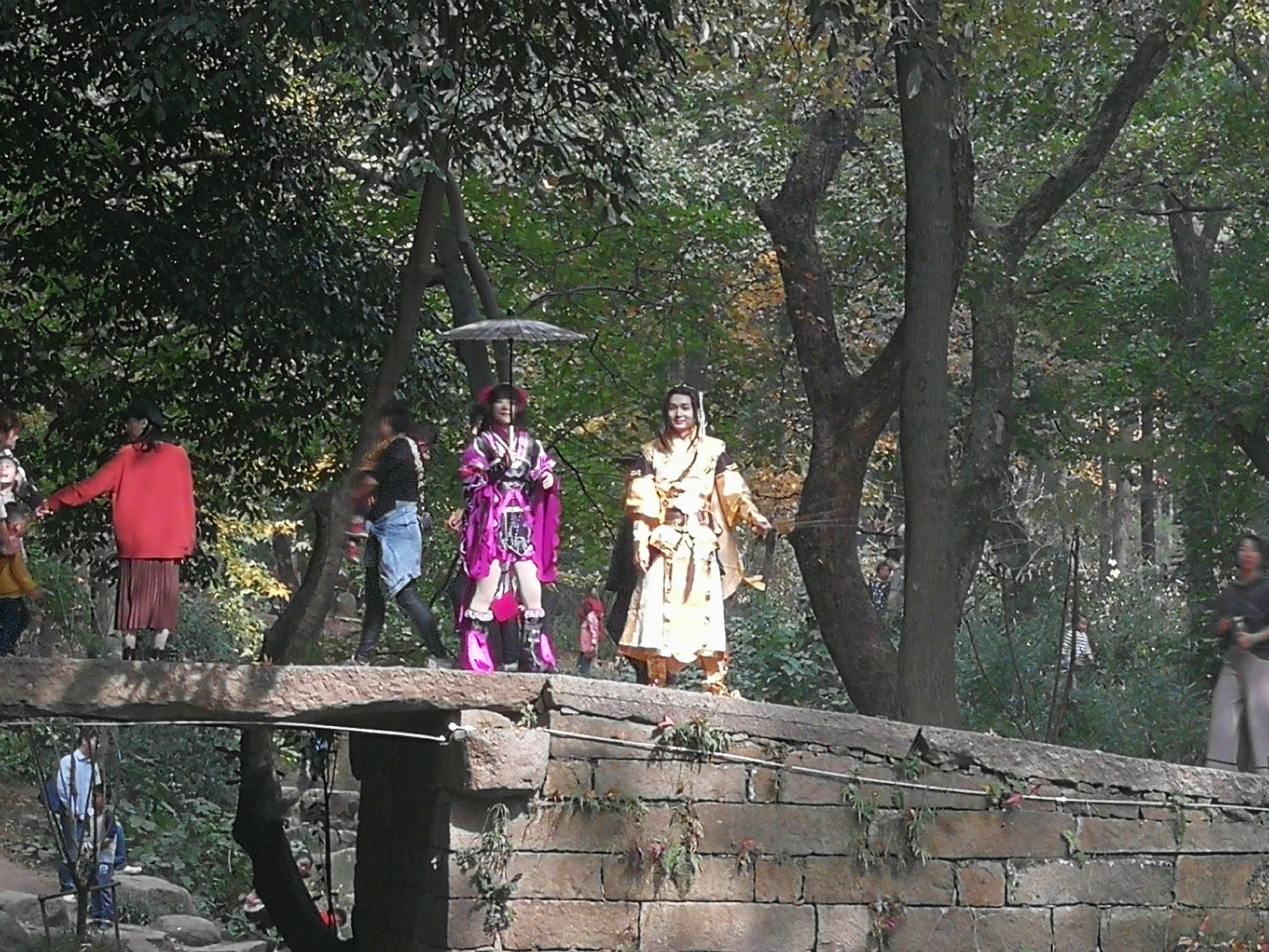 szfreeman 离开卓笔峰，山脚下上演着小哥哥姐姐们的cosplay