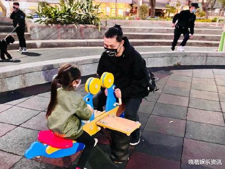 周杰伦|周杰伦晒5岁女儿近照，Hathaway的侧脸像极了妈妈昆凌