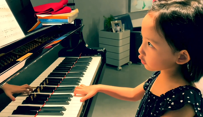 十万个家居为什么|黄磊晒出一家人住的房子，干净整洁而且温馨，孙莉也太幸福了