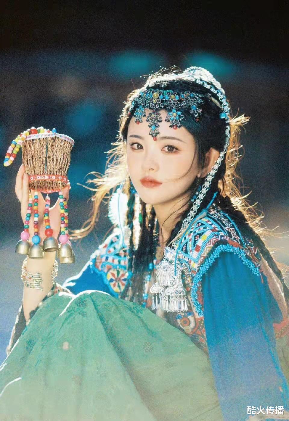 杨超越|杨超越开直播，全程都是笑点，并且关闭送礼物通道，希望粉丝们不要乱花钱