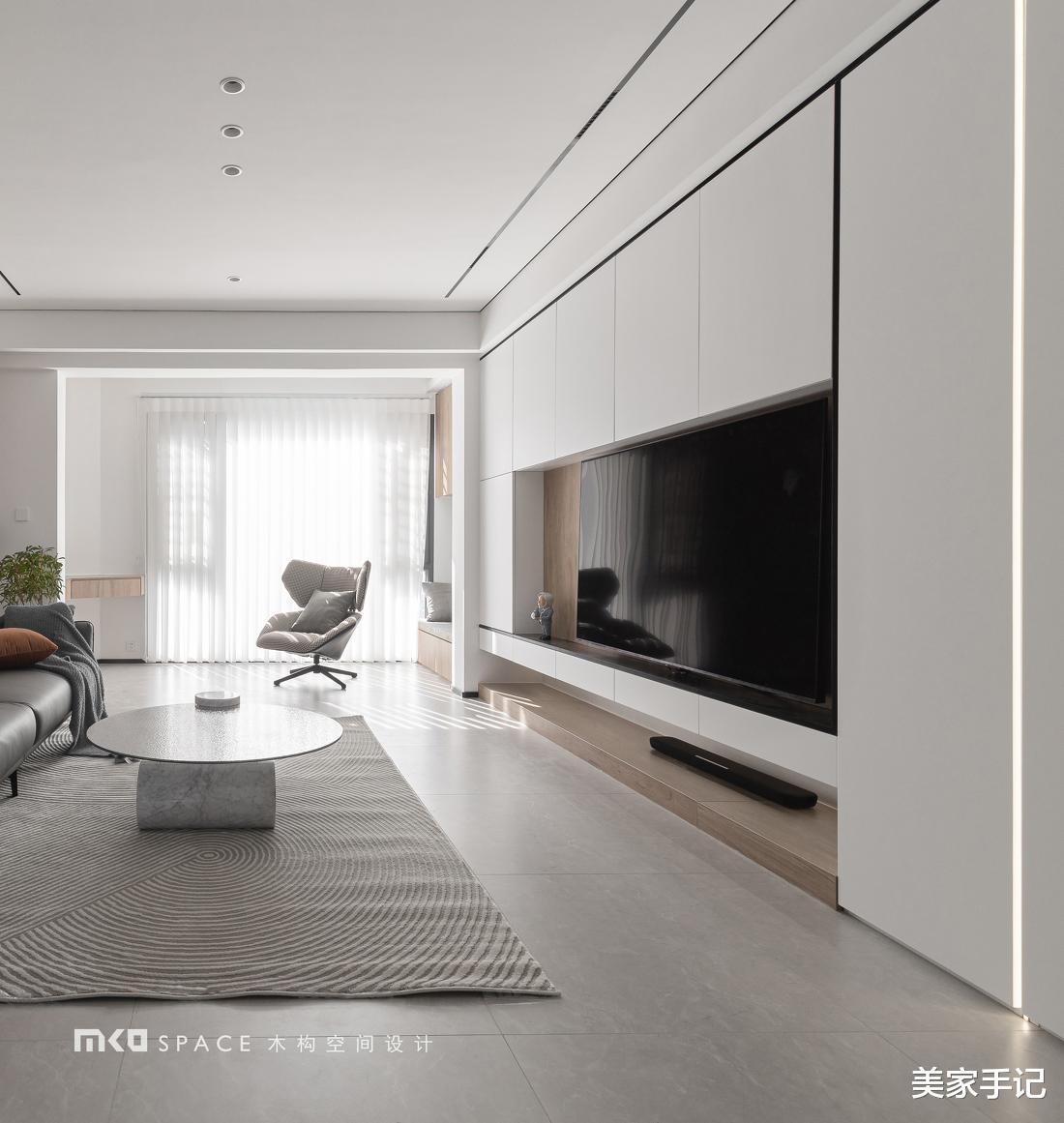 福建夫妇107㎡的家火了，仅凭一个客厅就圈粉无数，空间利用率超高