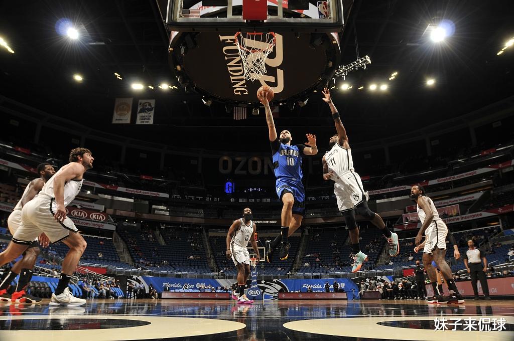 交易|3换1交易达成!哈登换回哪些资产,边角料一大堆,是绝对的输家