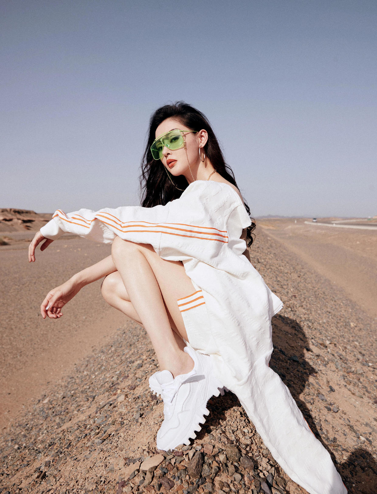 成毅|张天爱真是“人间尤物”,穿运动风套装配背心都如此性感,超好看