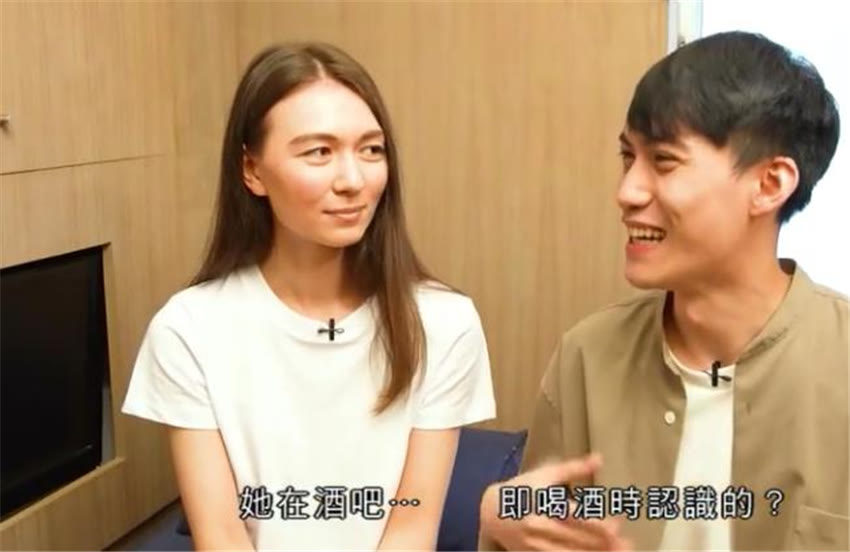 宋仲基|香港小夫妻蜗居9㎡劏房，床上晾衣服柜子后是卫生间，太难了