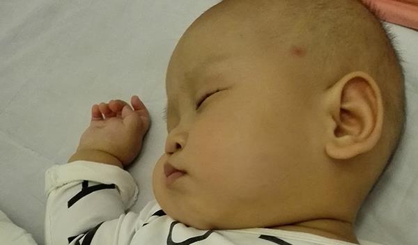 爆炸说育|孩子睡觉总是喜欢张嘴呼吸，对健康有影响吗？怎样纠正？