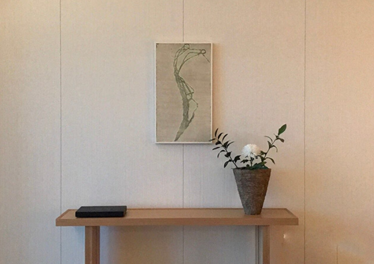 |柯蓝晒出自己住的房子，用铁架搭建了小阁楼，把阁楼当卧室来用