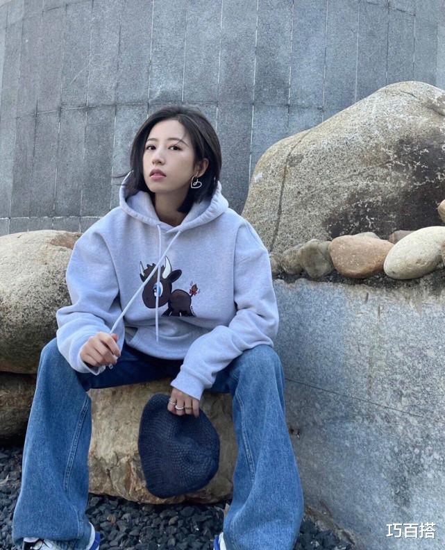 巧百搭|周雨彤时尚感深得人心!穿超A套装不忘秀身材,打扮时髦又性感