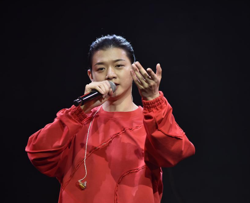 希林娜依·高|有种“反差”叫霍尊，剪短头发前后判若两人，换发型可能火的更快