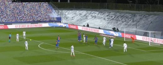 巴塞羅那|西甲變天！皇馬2-1巴薩登頂，本澤馬風騷破門，梅西中柱