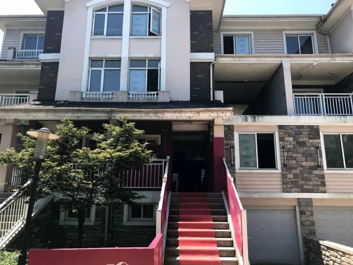 设计师|300㎡新中式实景的“方圆人生”，对称式别墅显中式传承