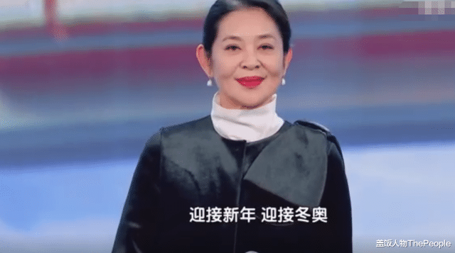 跨年|“南北”双台跨年:唐嫣美艳、王鸥抢镜,杨幂眼妆像“发光眼屎”