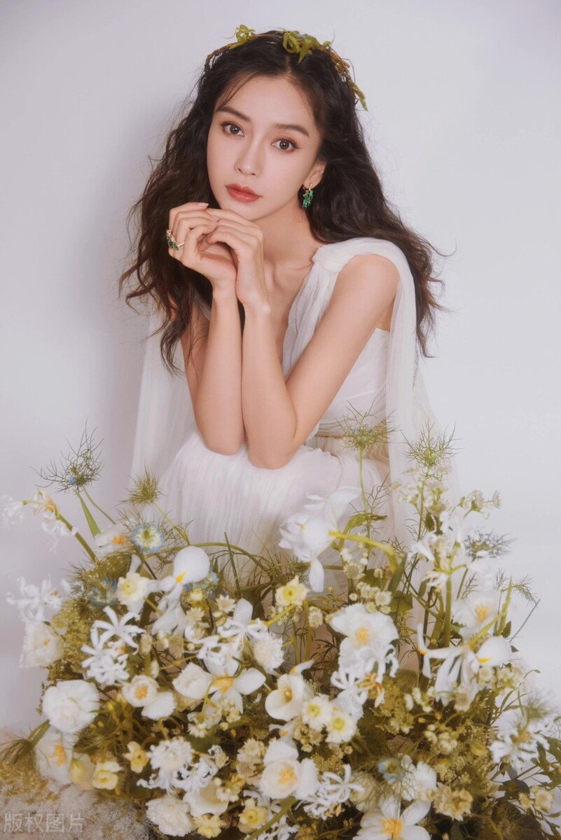 Angelababy|杨颖Angelababy最近的礼服裙造型好美，宛如花仙子