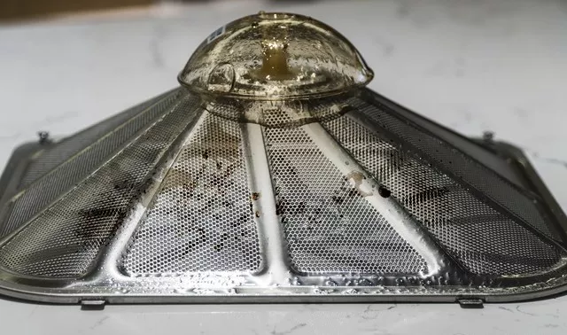 家居超人|锅底烧久了又黄又黑?别用钢丝球擦,教你这样做,旧锅干净锃亮