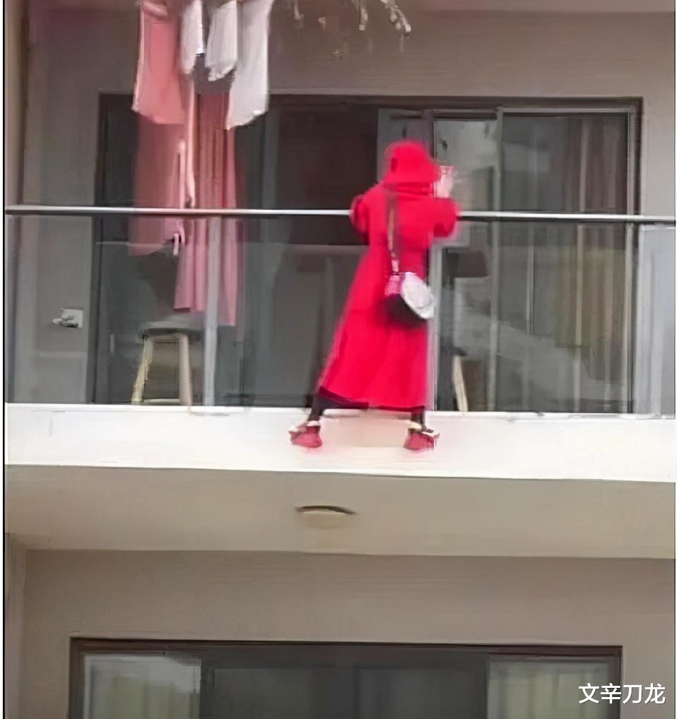 文辛刀龙 房内男子是关键！阳台外跳舞坠亡红衣女子火化，警方称案情无进展