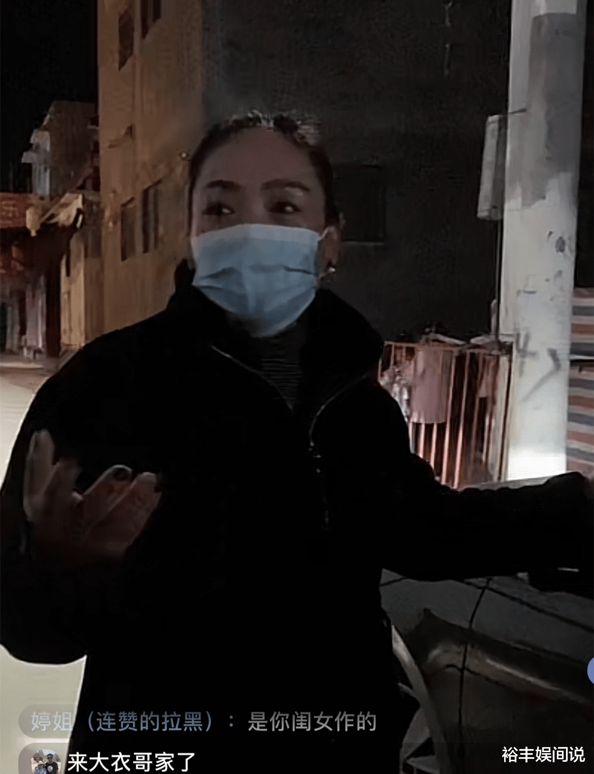 陈亚男|陈亚男妈妈携媒人退还所有彩礼,奔驰车放在外面,现金摆在桌面上