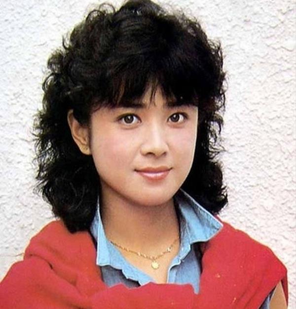 傅艺伟|傅艺伟“幻灭史”，她积累起来的“妖气”，就这样被一朝吹散了