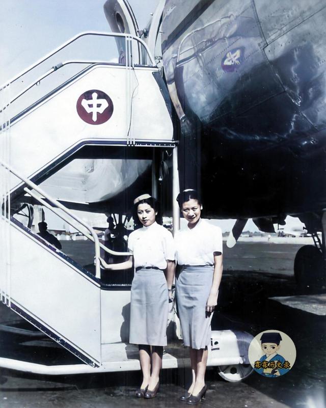 飞机|上世纪40年代空姐的高清旧影，了解空中小姐的最早起源