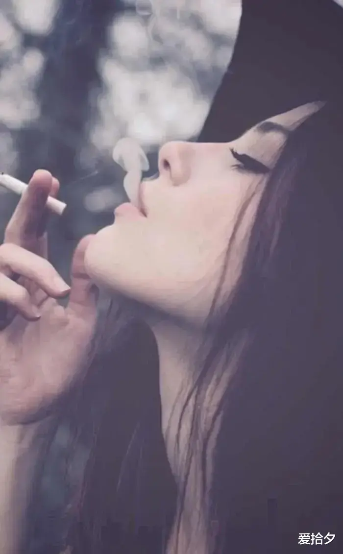 爱拾夕 个性强势的女人，要么命坏如草芥，要么命好如牡丹