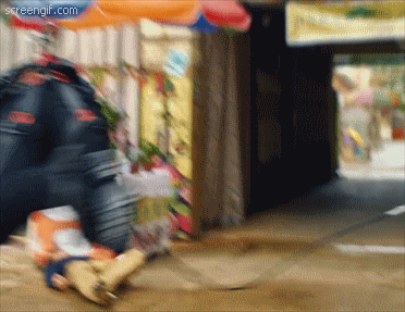 柳岩|穿吊带舞刀弄枪？厌倦了被调戏的柳岩，如今又回到了老路上