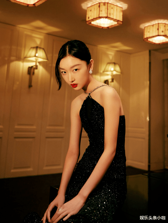 周冬雨|突然自曝恋情！窗帘都不拉，结果刚官宣就掰了?