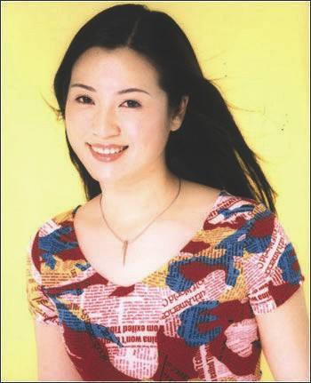 王欢|央视主持王欢：19岁进电视台，事业巅峰患癌，年仅42岁遗憾离世