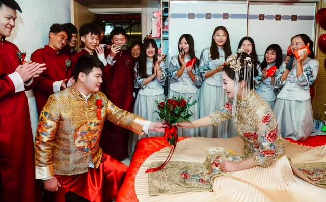 陈亚男|陈亚男离婚后续:表妹曝“绑架”内幕,母亲心疼女儿抑郁怒骂女婿