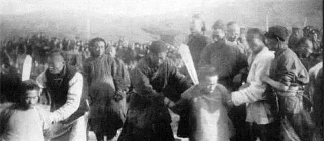 刽子手|清朝砍头多残忍?洋人目击斩首细节:刽子手砍33个脑袋不到3分钟