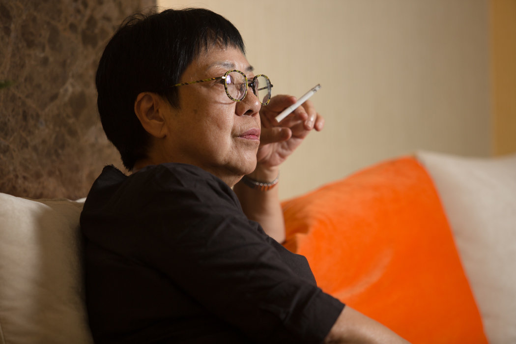 温岚|《第一炉香》血扑，导演许鞍华甩锅给演员，网友：比滕华涛更恶心