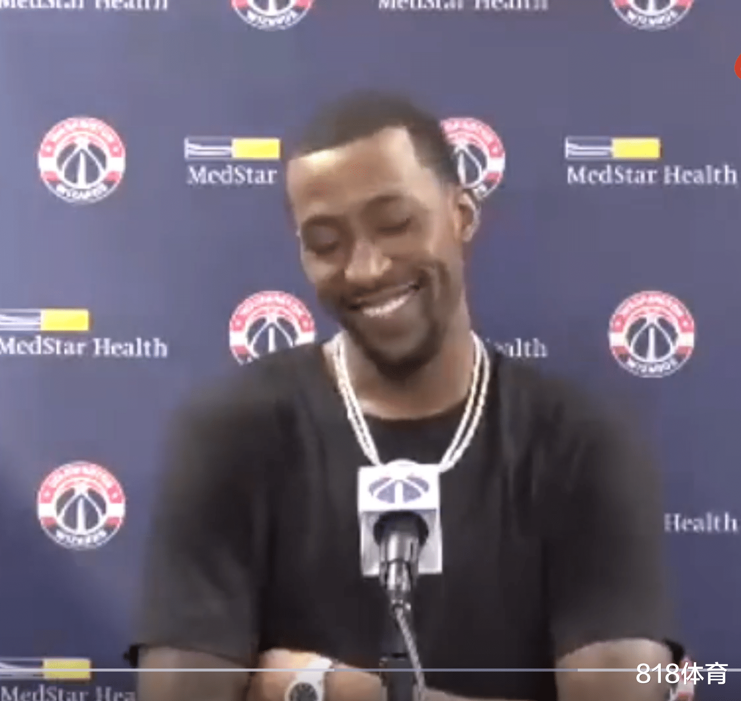 虾仁猪心! 波普被问湖人西部第9笑出猪叫: 我对被交易感到非常满意